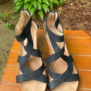 Black wedge worn once 8.5